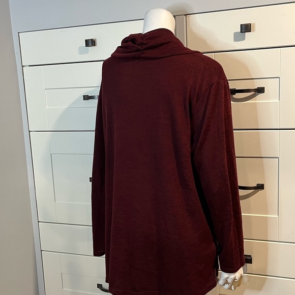 Lily Morgan. Size 2X Turtleneck. Red black blend. Zipper details. - Picture 6 of 6